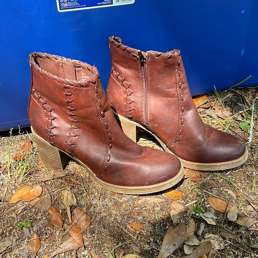 Maurices Booties Sz 8